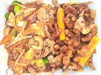 Singapore Vermicelli Rice Noodles with Yum Yum Beef